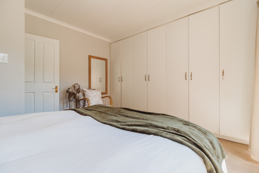 5 Bedroom Property for Sale in Heatherlands Western Cape